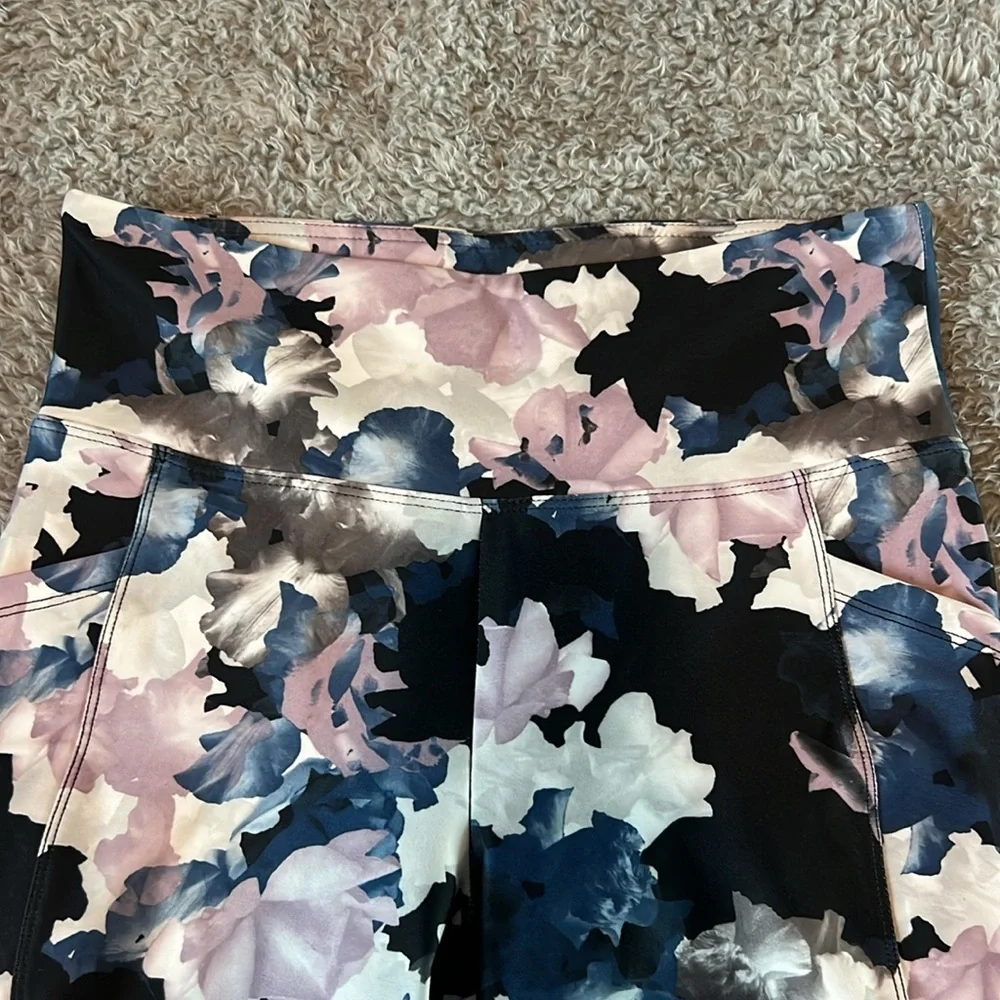 Balance Collection women’s shorts size Medium - Picture 3 of 8